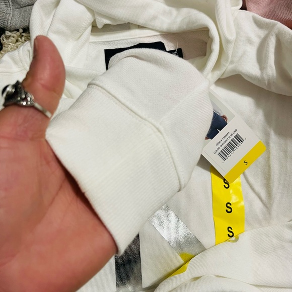 NWT Women’s Size Small Calvin Klein Jeans Cropped Logo Print Hoodie White/Silver - Picture 11 of 13